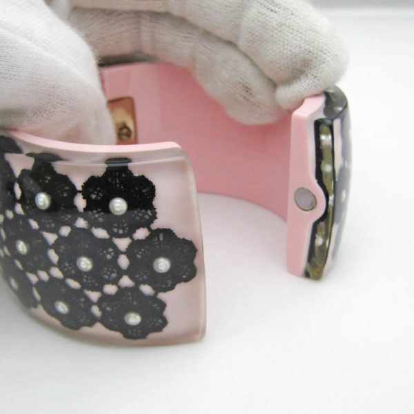 CHANEL Here Mark Resin Bangle Black,Pink Online Sale