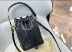 Black Fendi woman handbag Supply