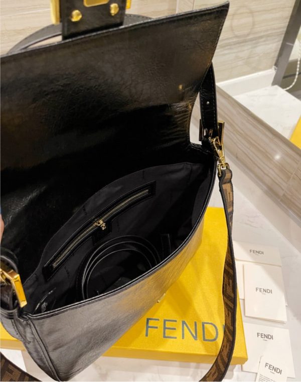 Black leather woman Fendi handbag For Discount